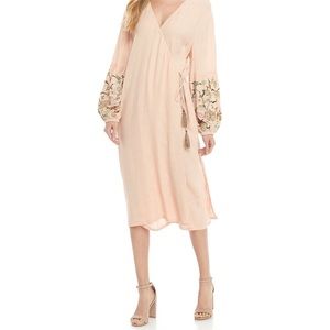 WILLOW & CLAY Embroidered Kimono Dress